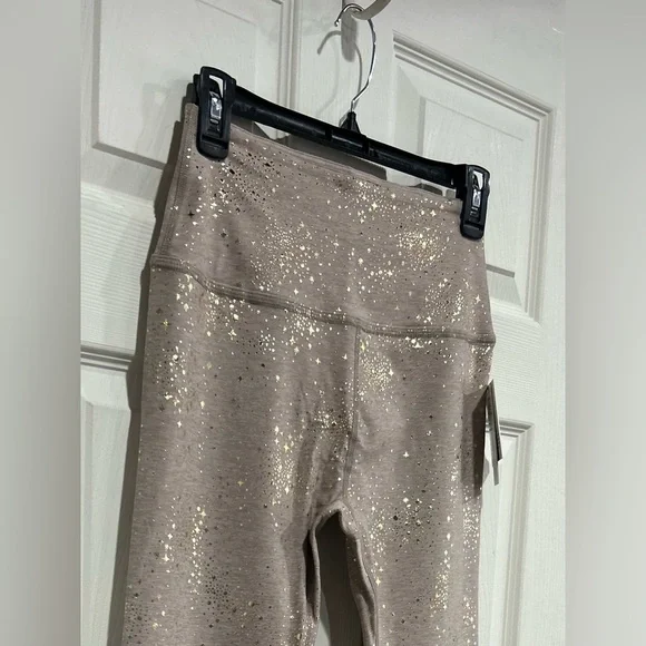 Beyond Yoga Women's Large Lucky Stars SoftShine High Waisted Midi Legging NWT - Picture 2 of 7